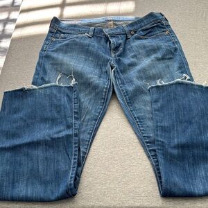 Citizens of Humanity

Classic Blue Straight Leg Jeans

Raw hem.